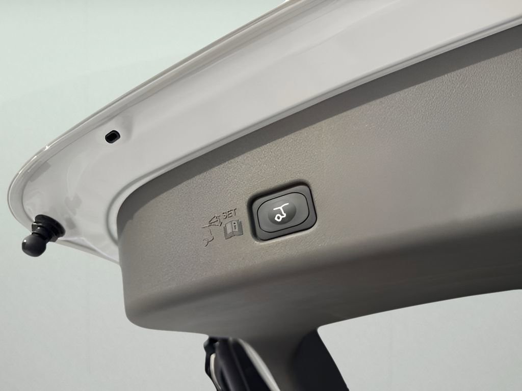 Used 2025 Lincoln Nautilus Reserve image 19