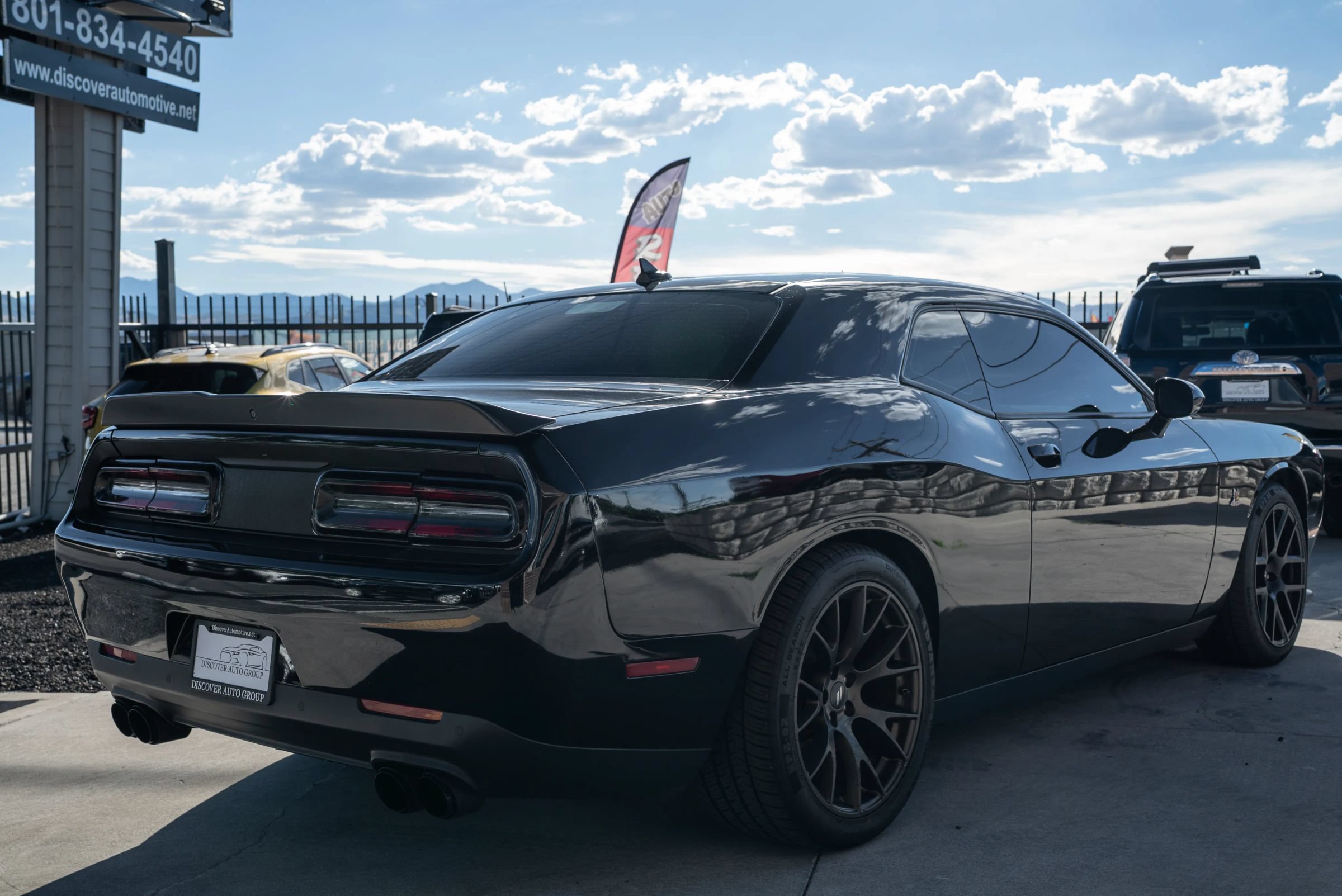 Used 2017 Dodge Challenger R/T Scat Pack w/ Leather Interior Group RWD image 10