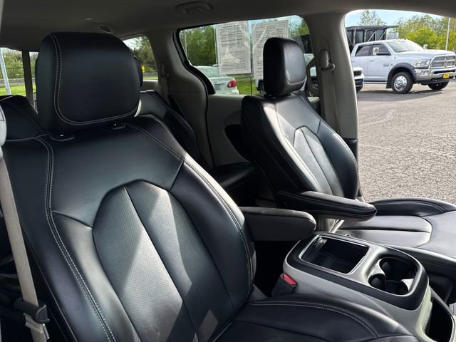 Used 2023 Chrysler Pacifica Touring-L FWD image 24