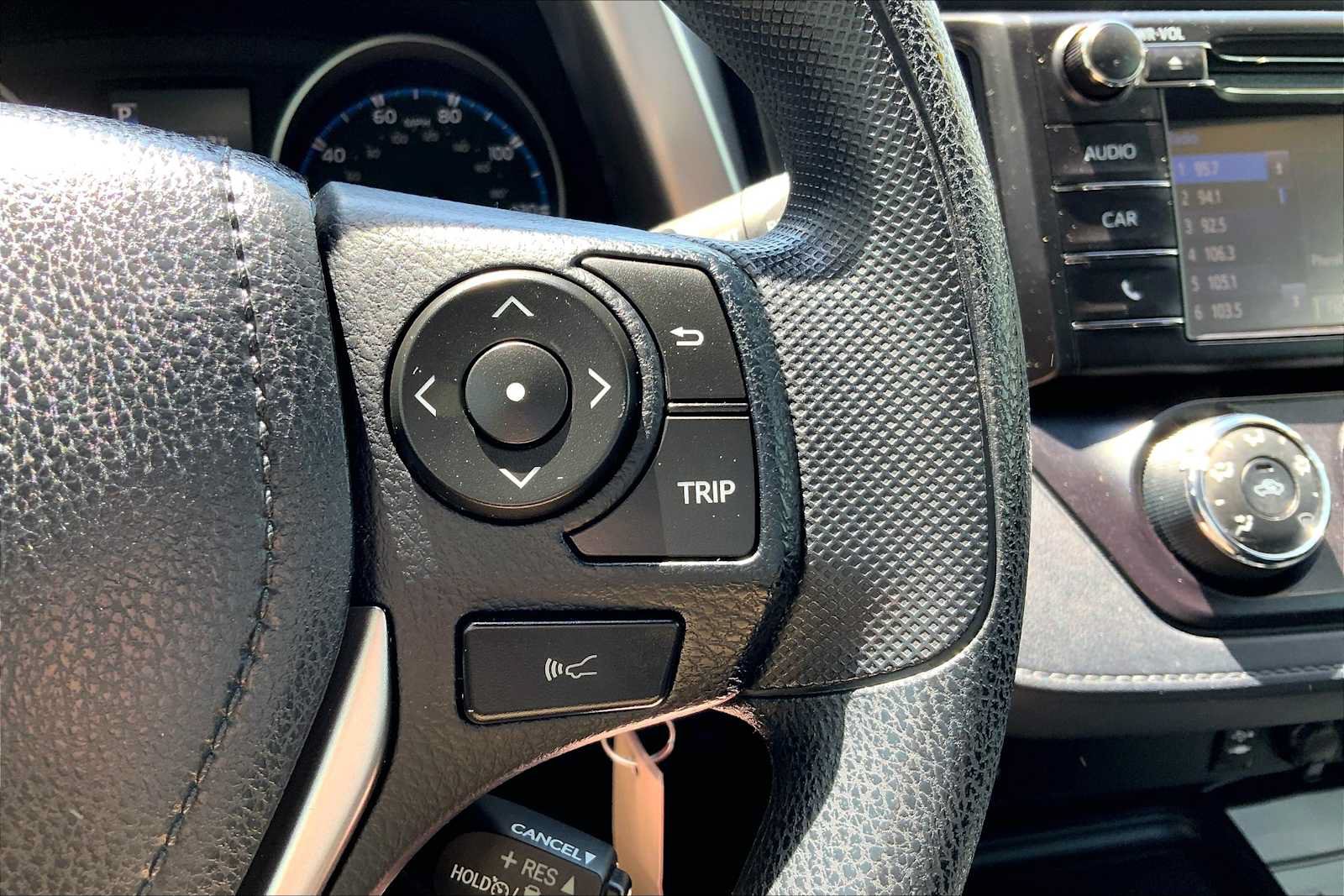 Used 2018 Toyota RAV4 LE AWD/4WD image 23