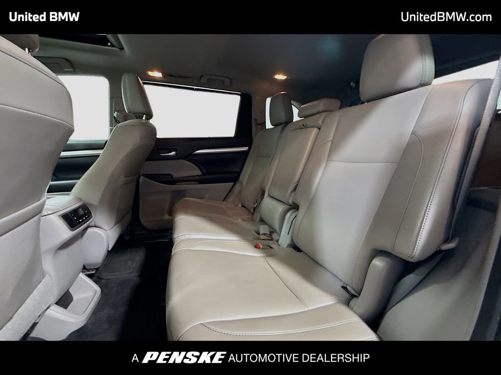 Used 2017 Toyota Highlander XLE image 13