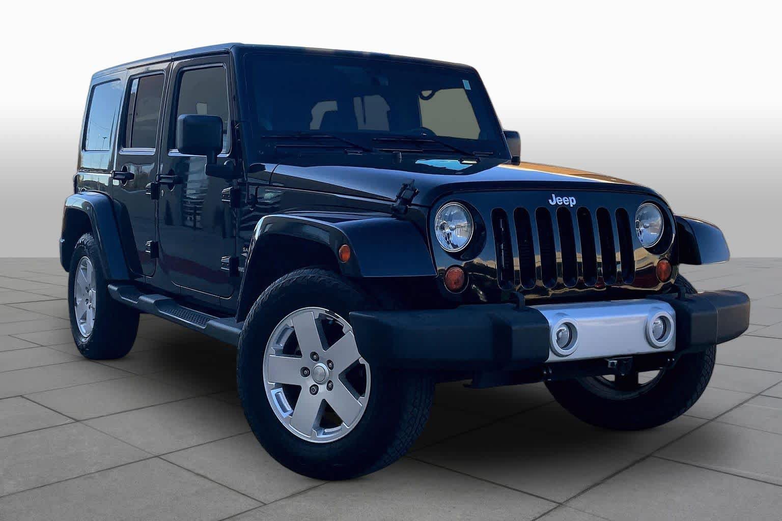 Used 2012 Jeep Wrangler Unlimited Sahara w/ Connectivity Group AWD/4WD image 2