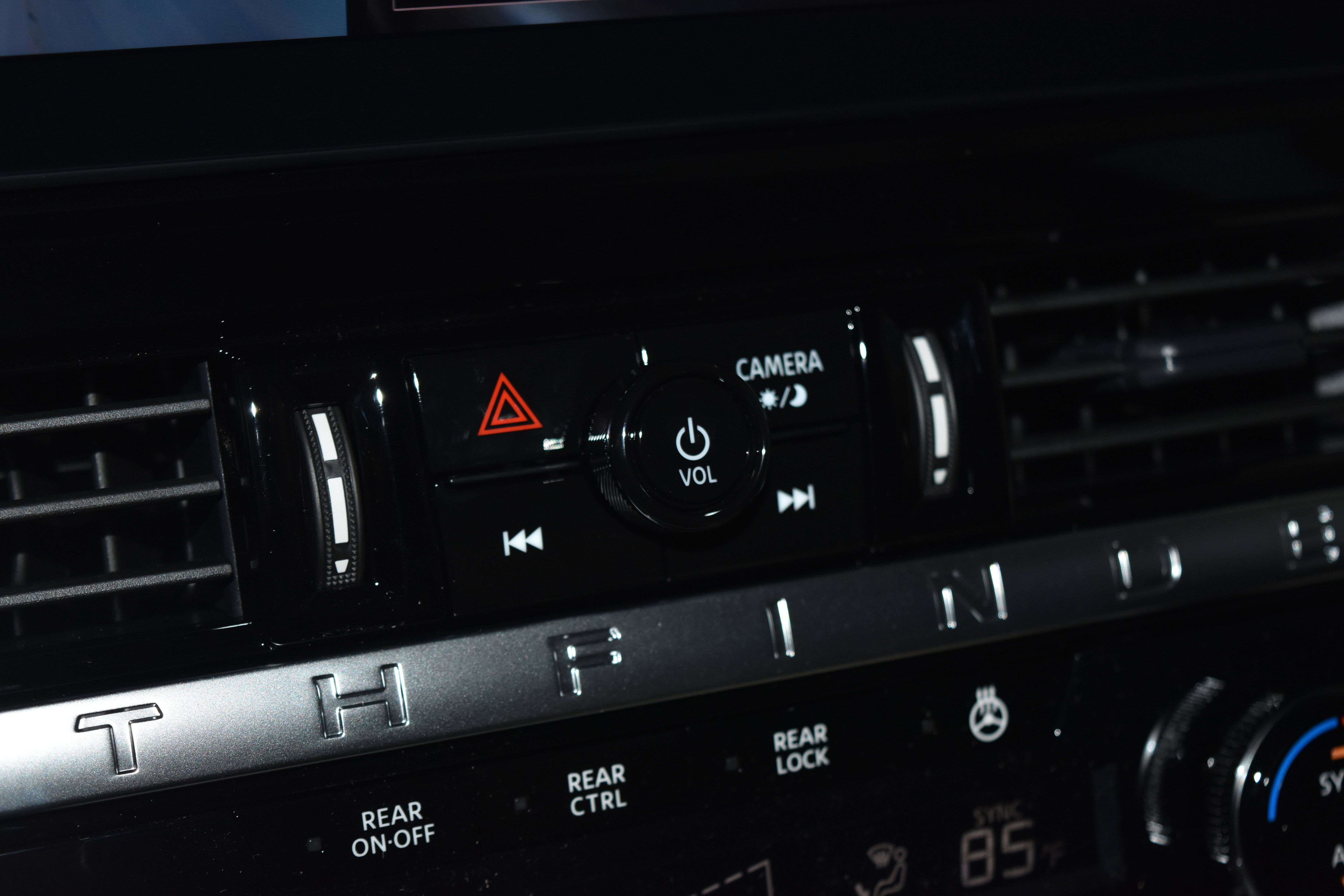 New 2026 Nissan Pathfinder SL AWD/4WD image 10