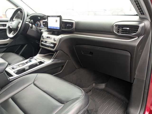 Used 2022 Ford Explorer XLT w/ Equipment Group 202A image 4