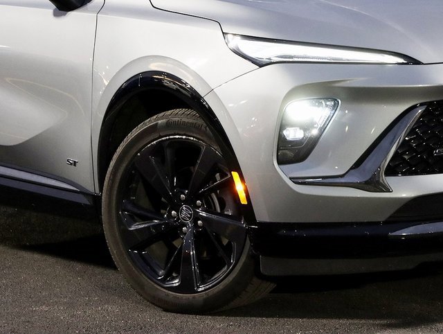 Certified 2025 Buick Envision Sport Touring image 3