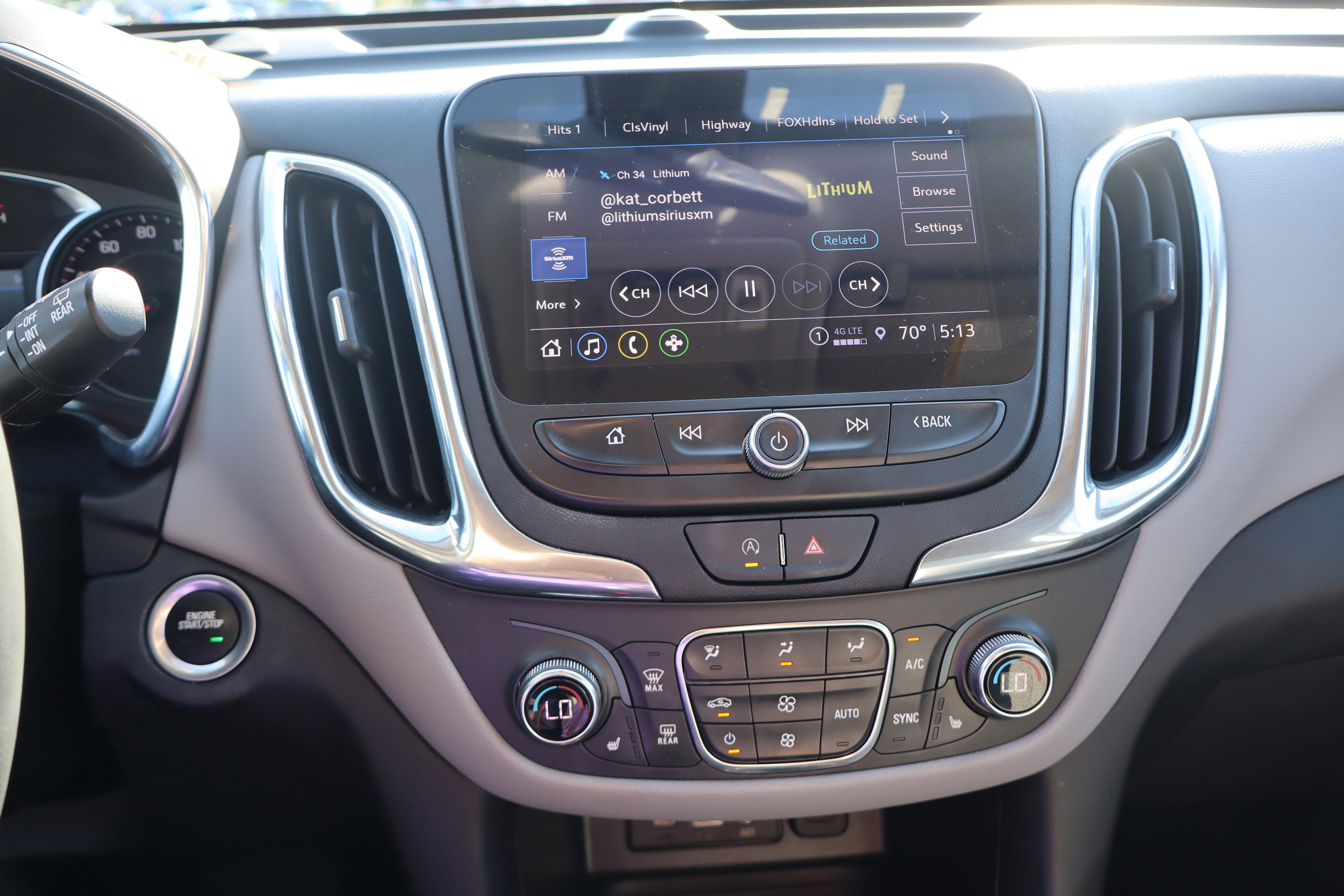Used 2024 Chevrolet Equinox LT FWD image 17