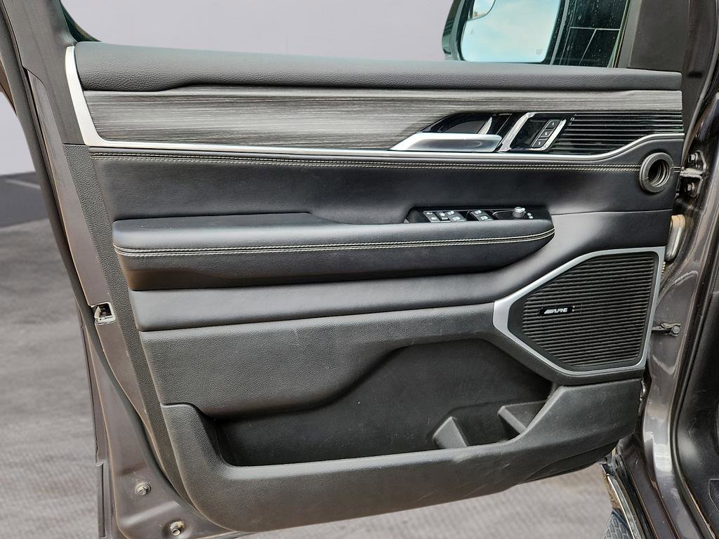 Used 2024 Jeep Wagoneer Series II w/ Flexible Seating Group image 11