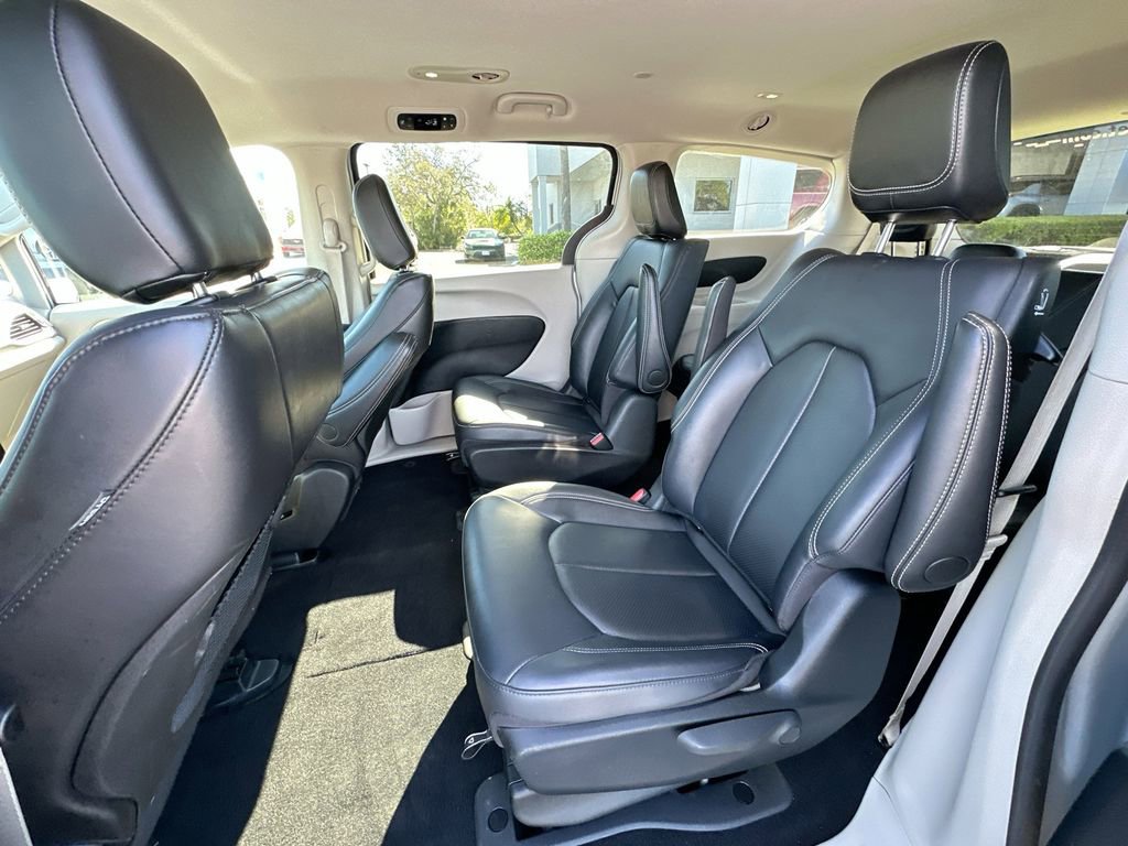 Used 2024 Chrysler Pacifica Select FWD image 23