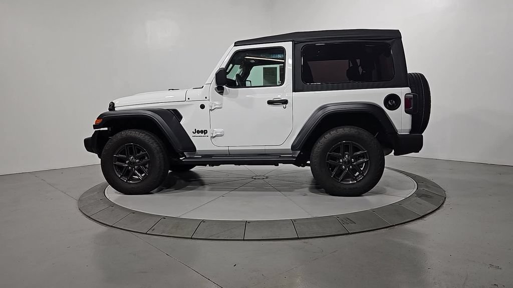 Used 2025 Jeep Wrangler Sport AWD/4WD image 2