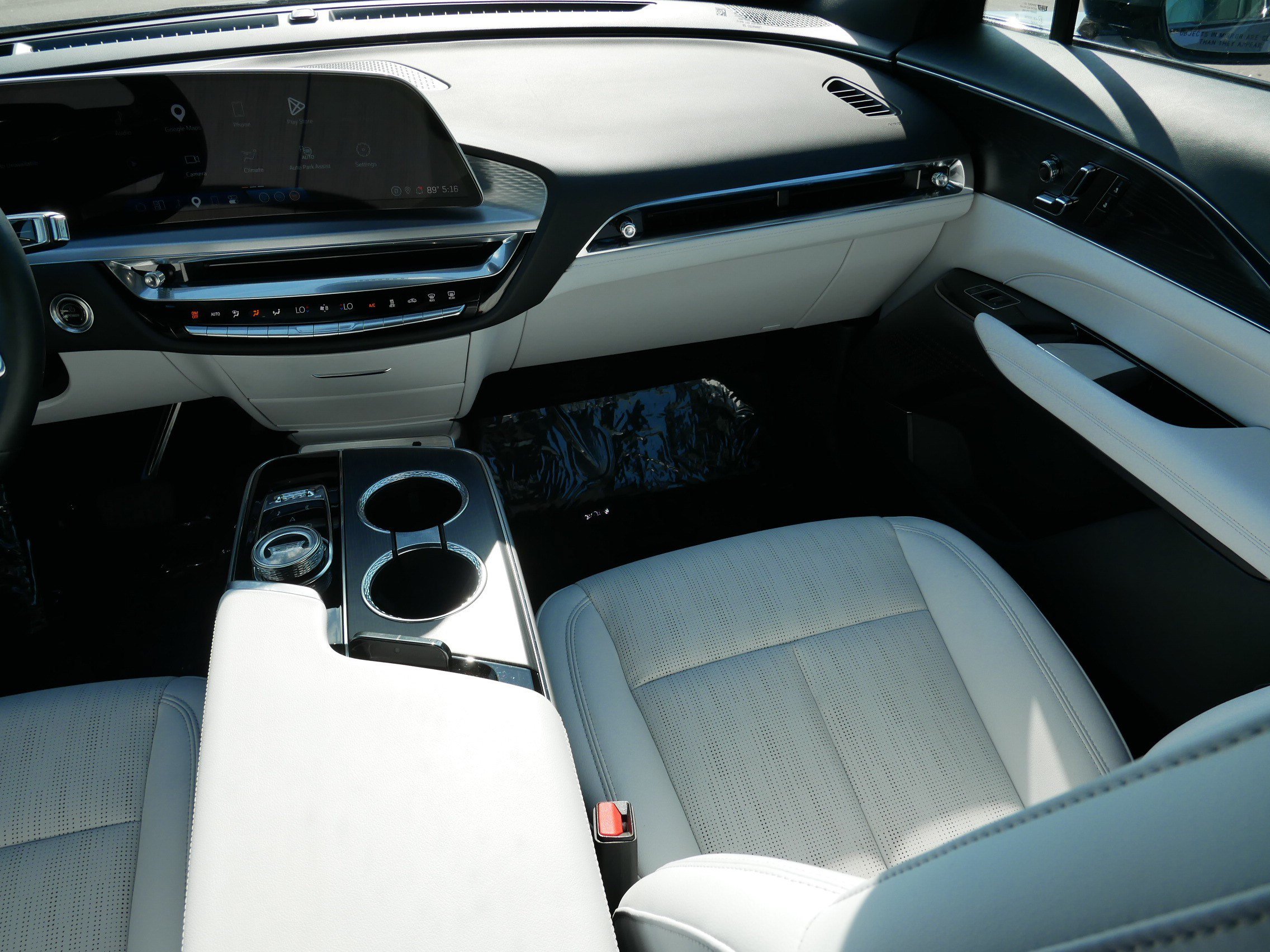 Certified 2024 Cadillac Lyriq Sport w/ LPO, Floor Liner Package AWD/4WD image 9