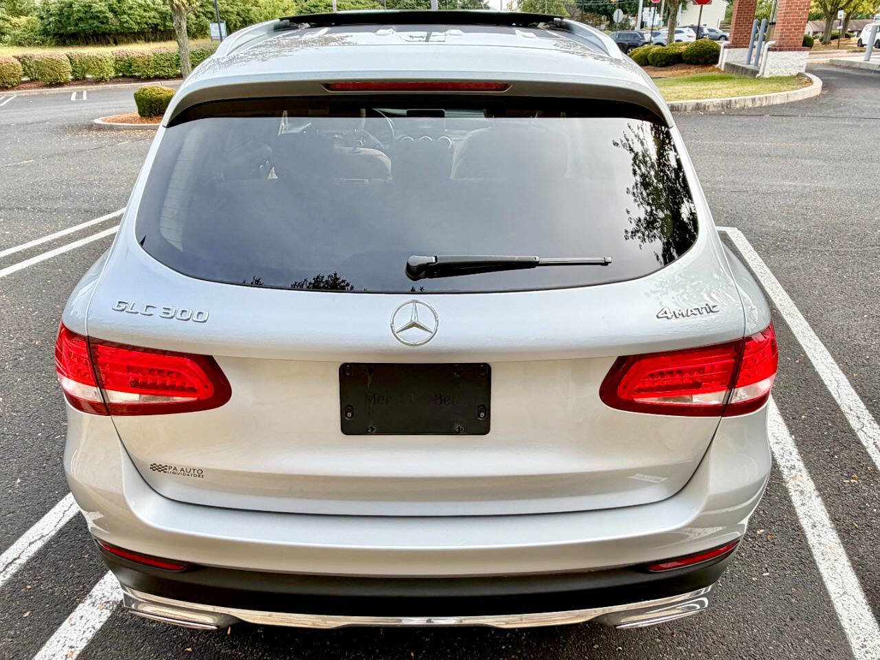 Used 2018 Mercedes-Benz GLC 300 4MATIC image 10