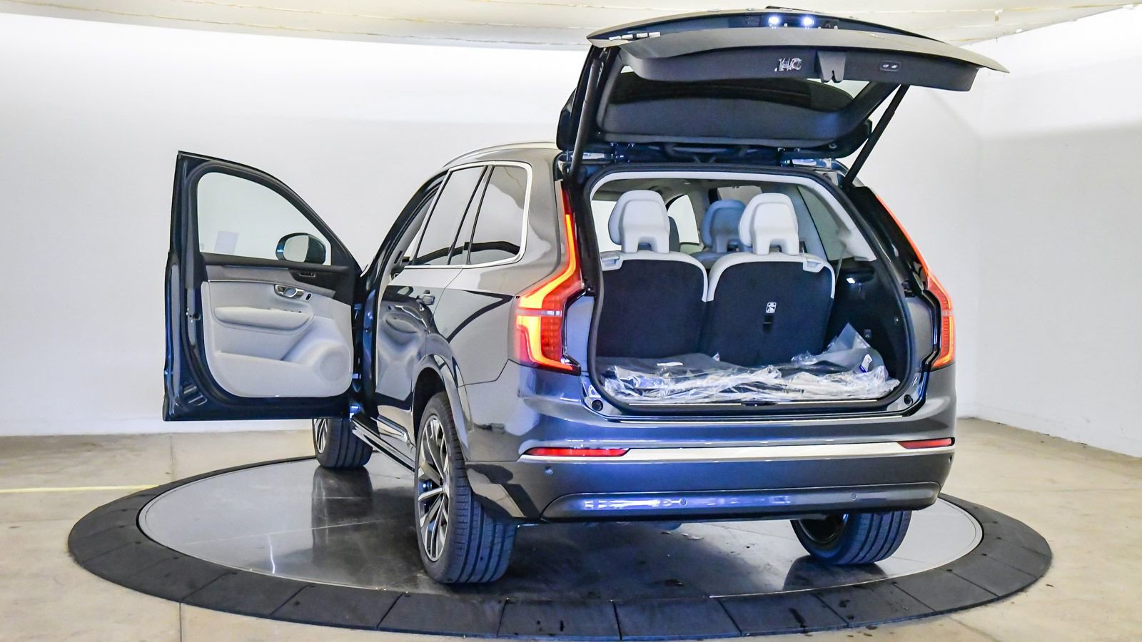 New 2026 Volvo XC90 T8 Ultra w/ Protection Package image 30