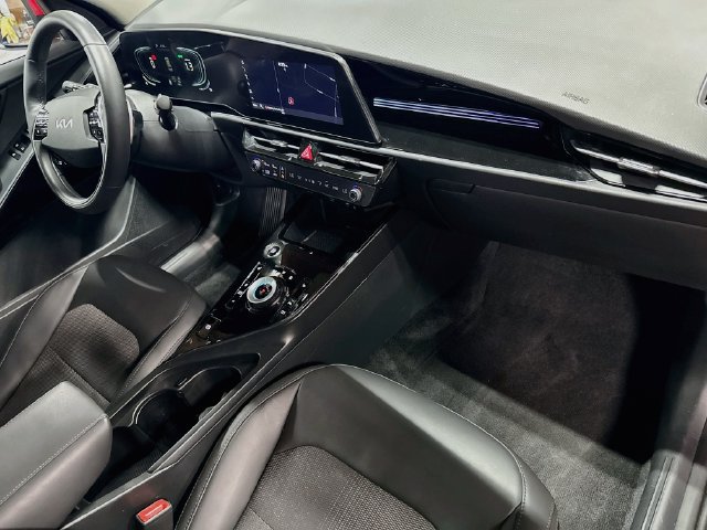 Certified 2025 Kia Niro EX w/ EX Cold Weather Package FWD image 29
