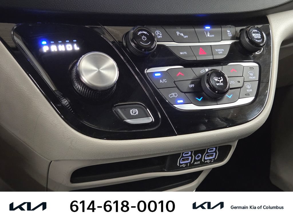 Used 2023 Chrysler Pacifica Touring-L FWD image 24