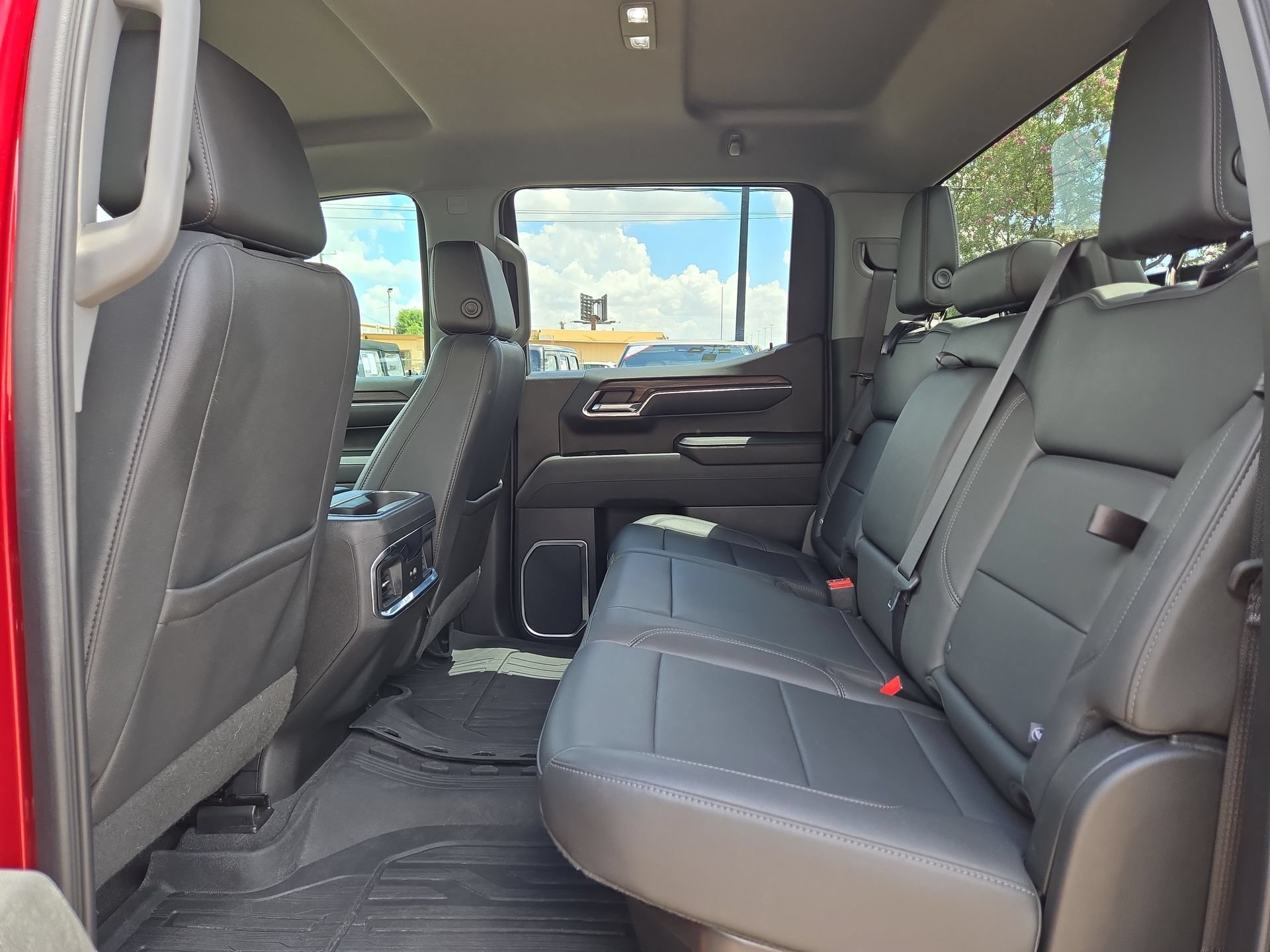 Used 2023 GMC Sierra 1500 SLT AWD/4WD image 13