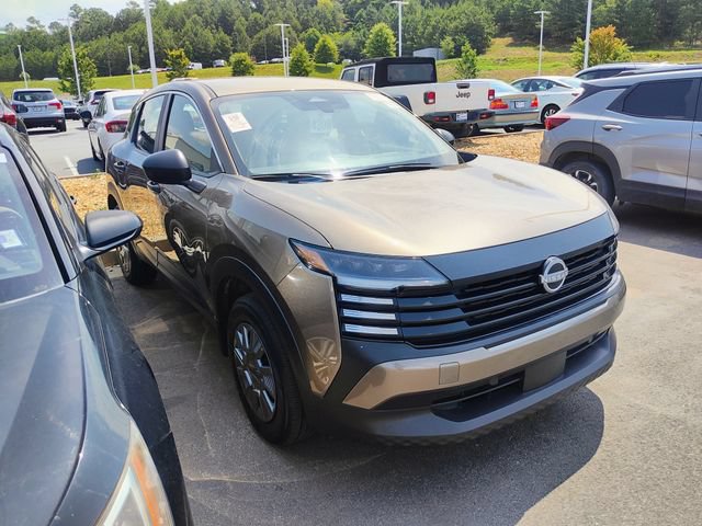 Used 2025 Nissan Kicks S AWD/4WD image 3