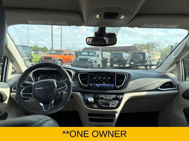 Used 2024 Chrysler Pacifica Select image 5