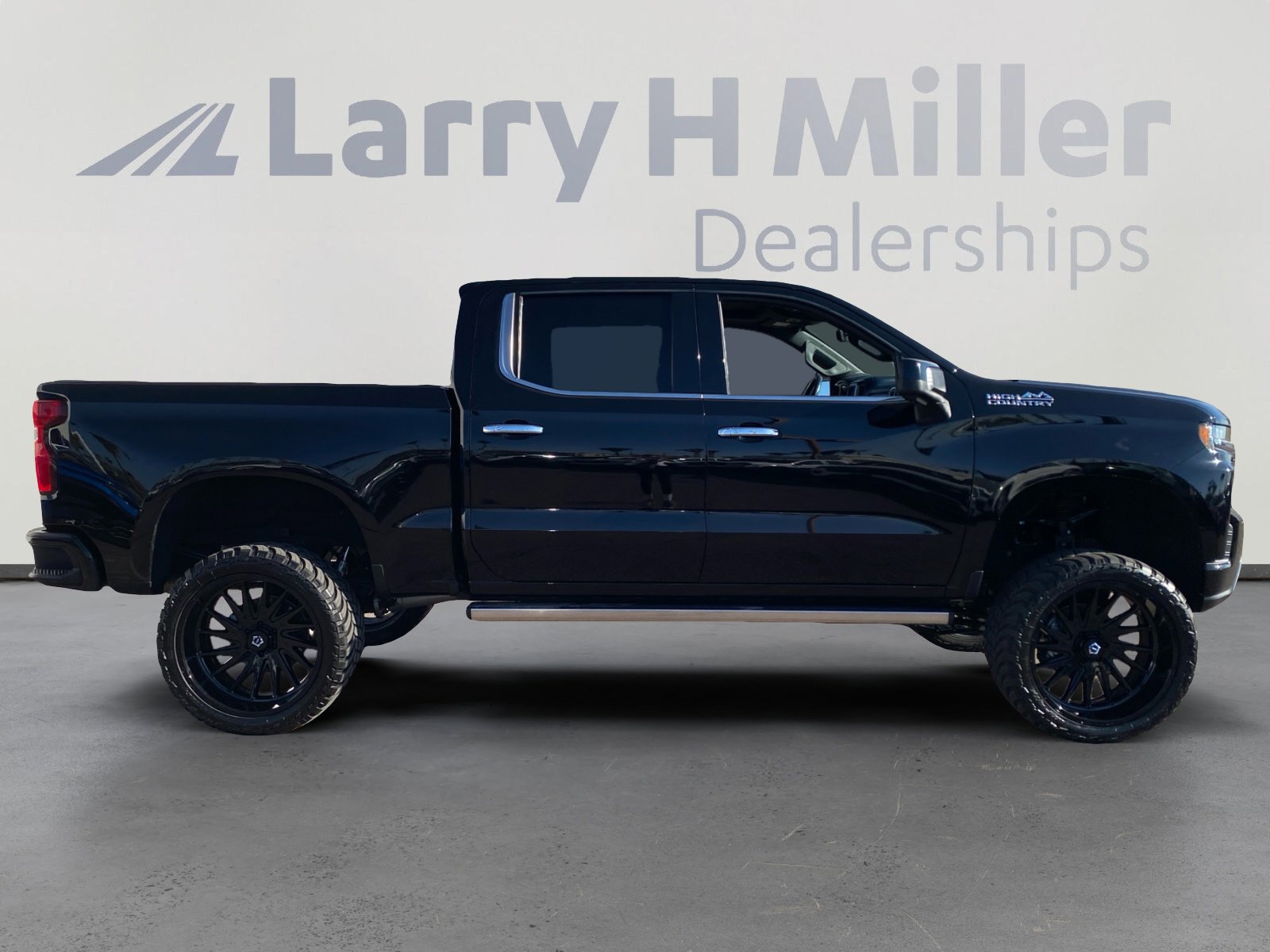 Used 2019 Chevrolet Silverado 1500 High Country w/ Technology Package image 6