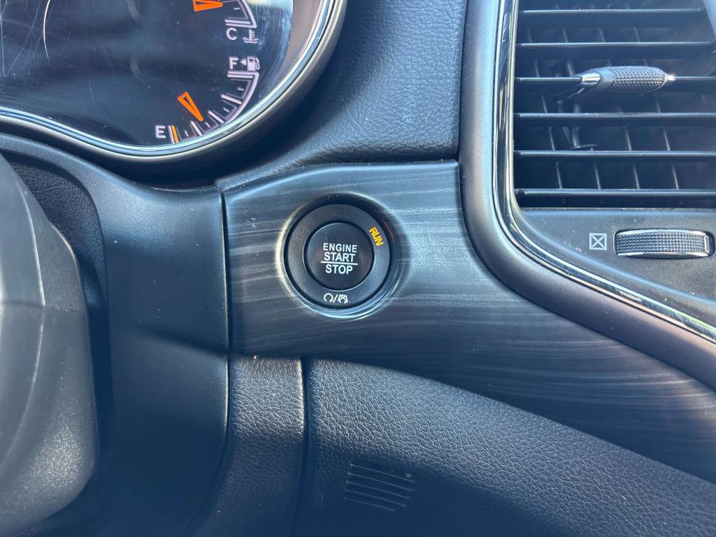 Used 2019 Jeep Grand Cherokee Laredo image 28