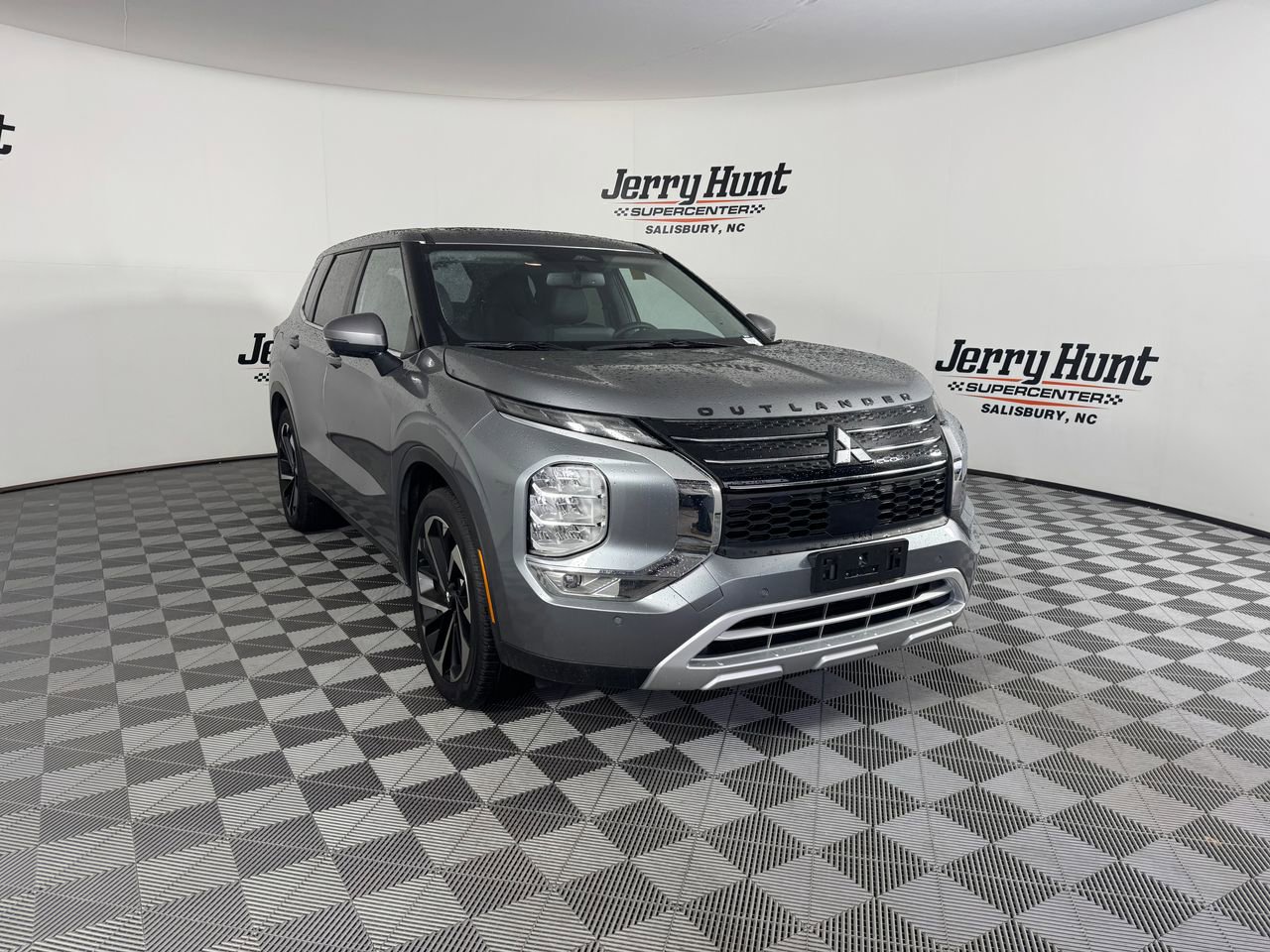 Used 2024 Mitsubishi Outlander SE image 8