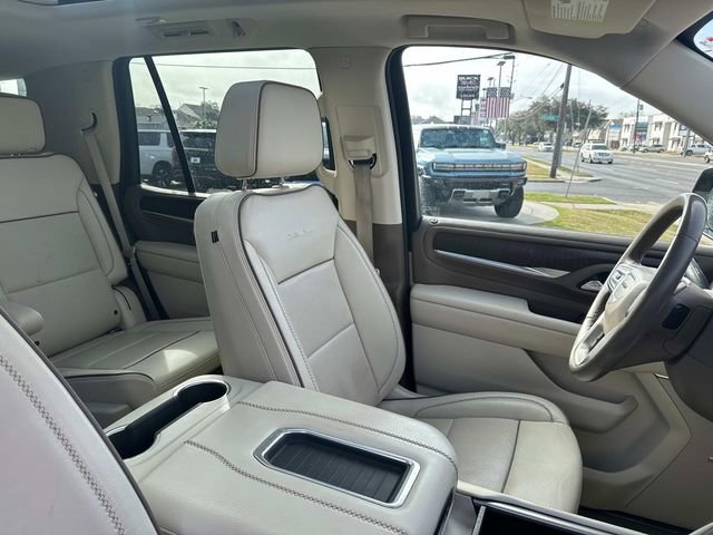 Used 2022 GMC Yukon Denali w/ Denali Premium Package image 13