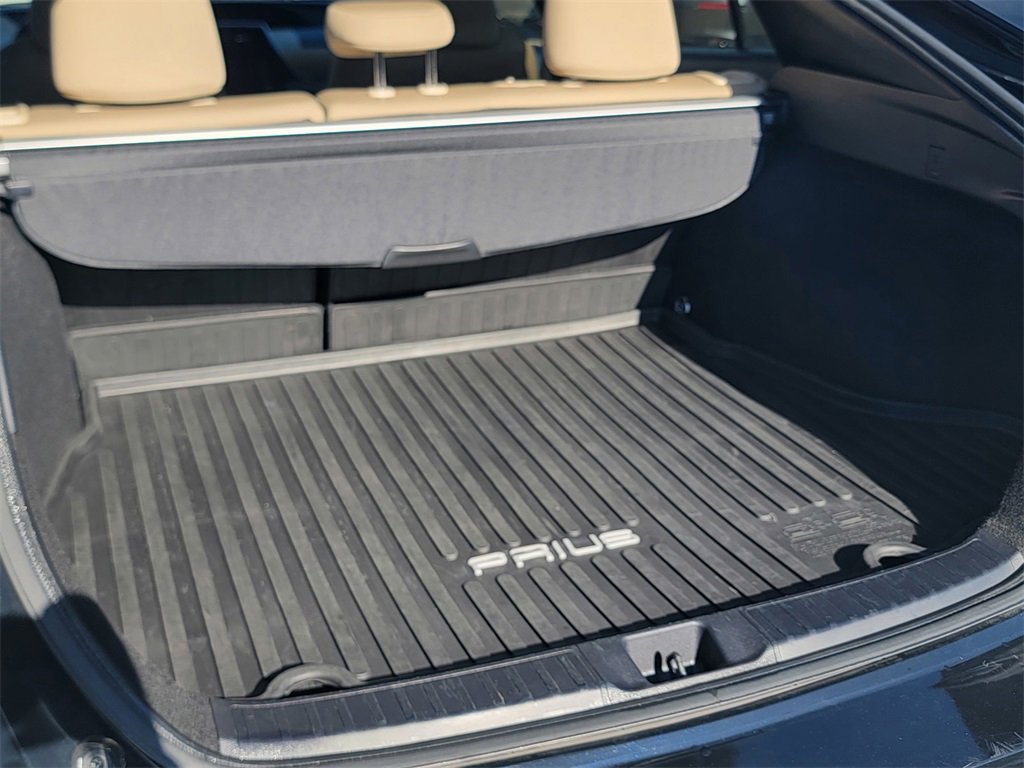 Used 2020 Toyota Prius LE image 19