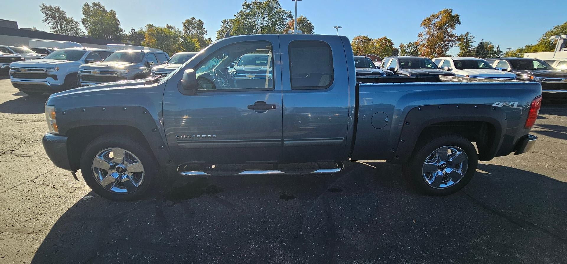 Used 2011 Chevrolet Silverado 1500 LT w/ All-Star Edition AWD/4WD image 4
