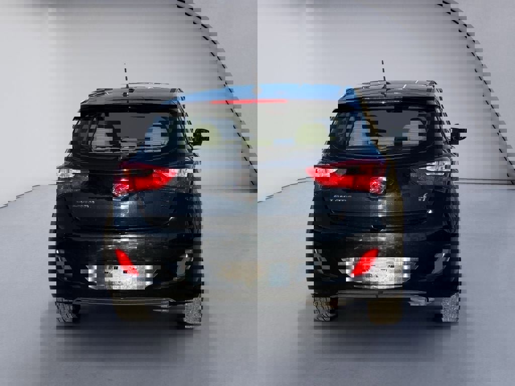 Used 2016 Hyundai Elantra GT image 4