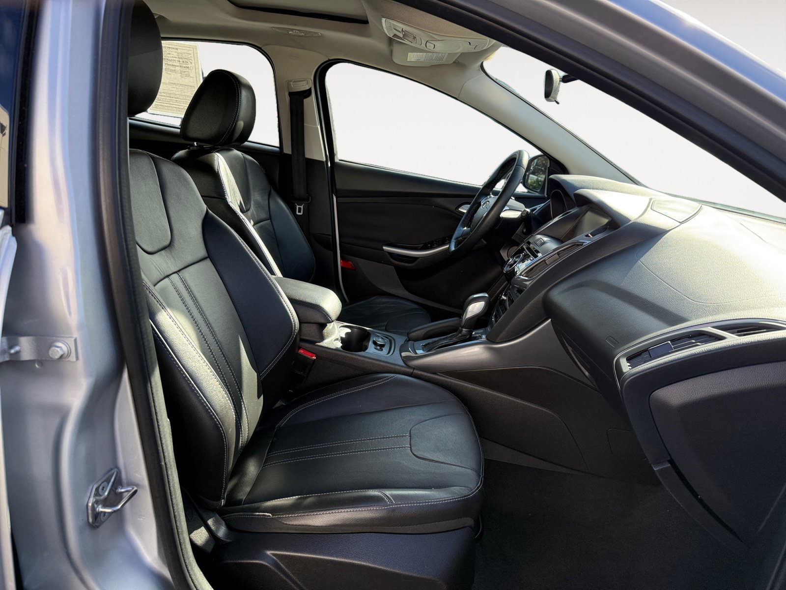 Used 2014 Ford Focus Titanium FWD image 19