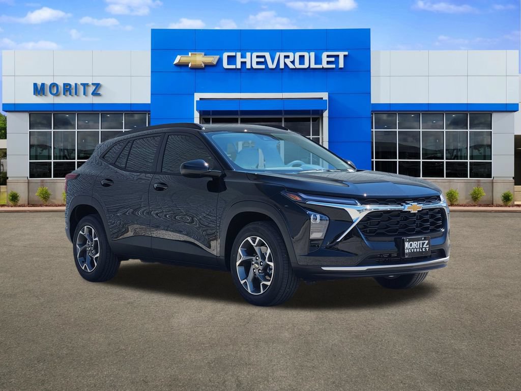 New 2026 Chevrolet Trax LT w/ Driver Confidence Package FWD image 2