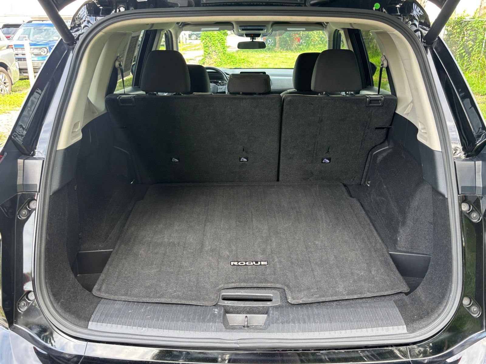 Used 2025 Nissan Rogue SV FWD image 31