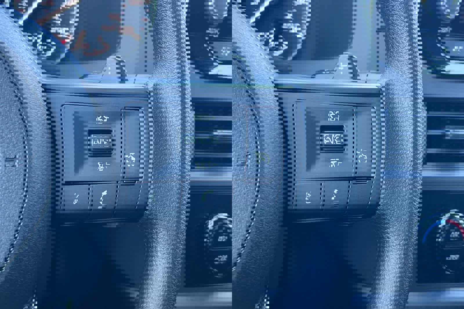 New 2025 Nissan Pathfinder S image 30