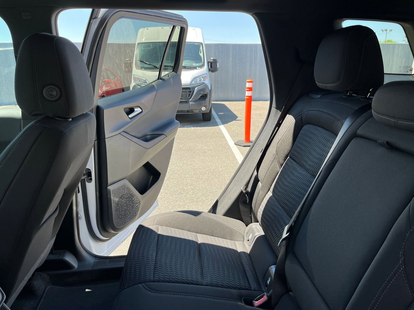 Used 2025 Chevrolet Equinox LT FWD image 39