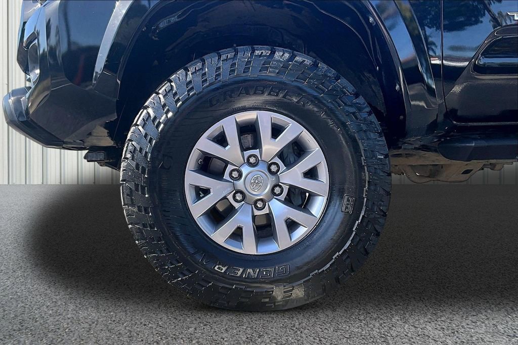 Used 2017 Toyota Tacoma SR5 w/ Tow Package AWD/4WD image 28