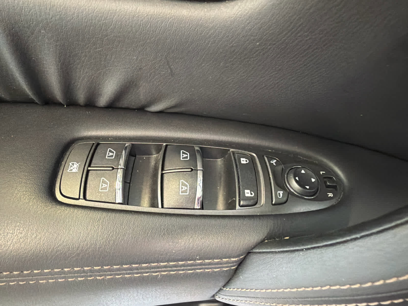 Used 2023 Nissan Armada Platinum w/ Captain's Chairs Package RWD image 19
