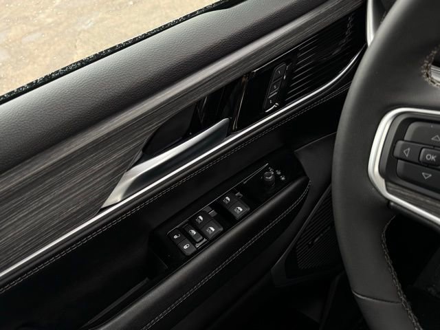 Used 2024 Jeep Wagoneer L Series II w/ Flexible Seating Group image 32