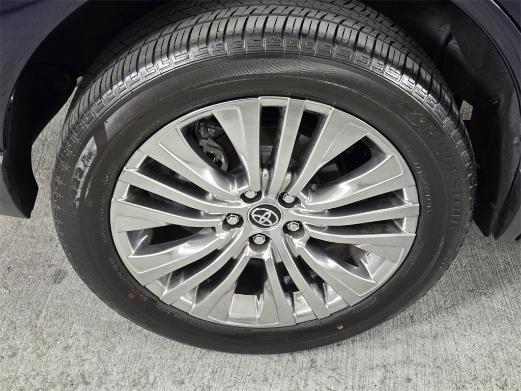 Used 2021 Toyota Venza Limited w/ Advanced Technology Package image 10