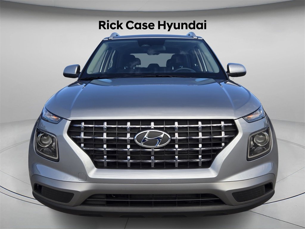 Certified 2025 Hyundai Venue SEL image 5