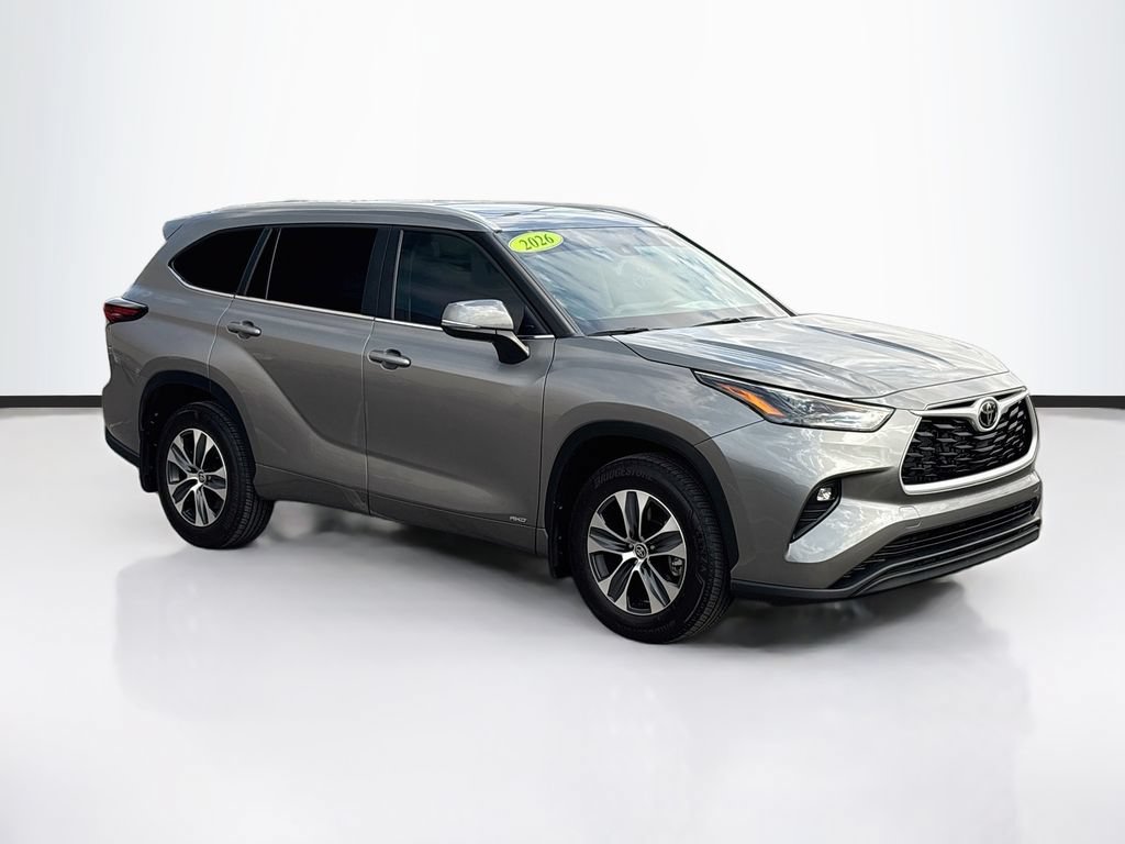 Certified 2026 Toyota Highlander XLE AWD/4WD image 3