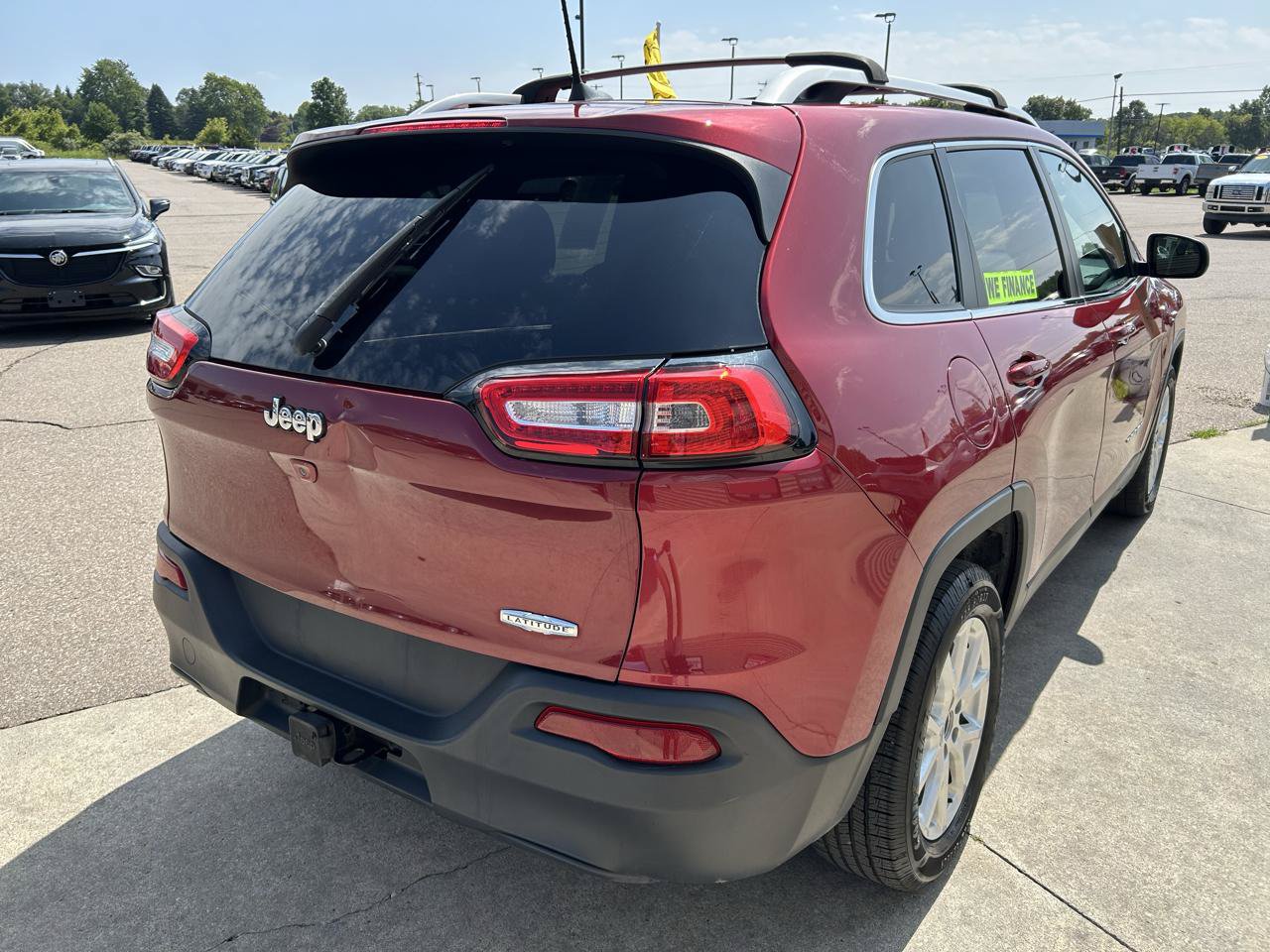 Used 2017 Jeep Cherokee Latitude FWD image 5