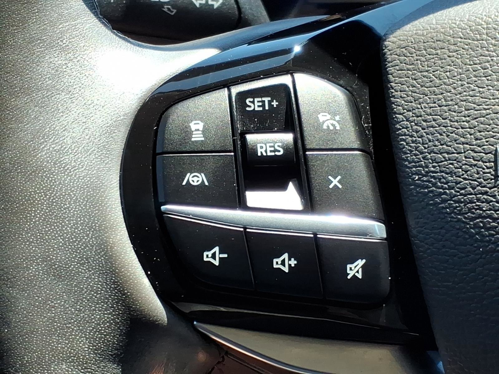 Used 2023 Ford Explorer Platinum w/ Technology Package AWD/4WD image 25