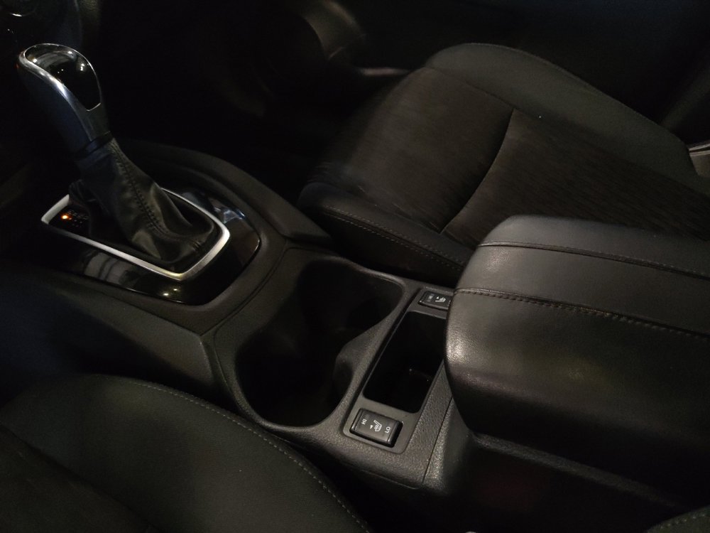 Used 2017 Nissan Rogue SV image 26