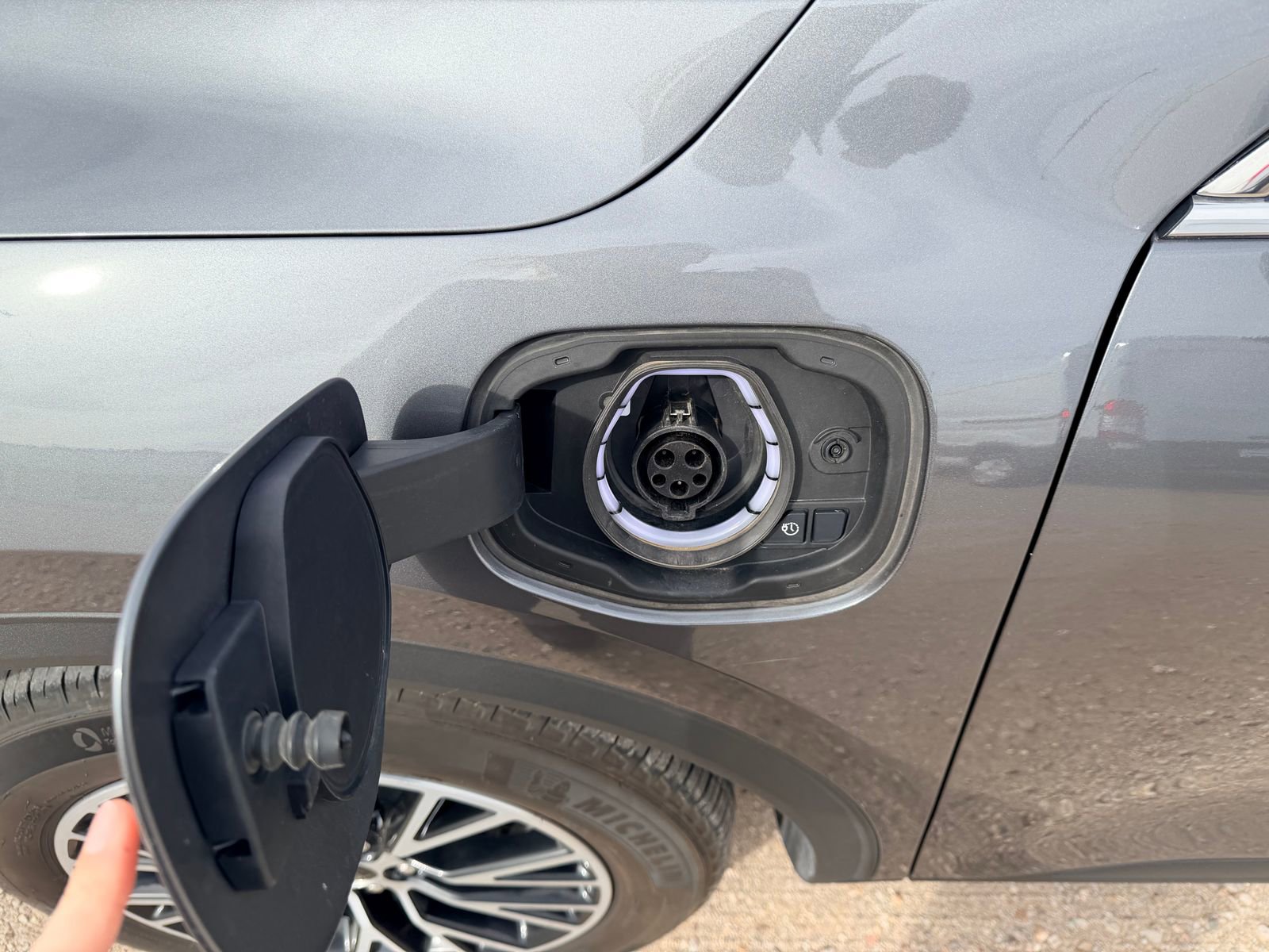 Certified 2024 Ford Escape SE w/ PHEV Premium Package FWD image 7