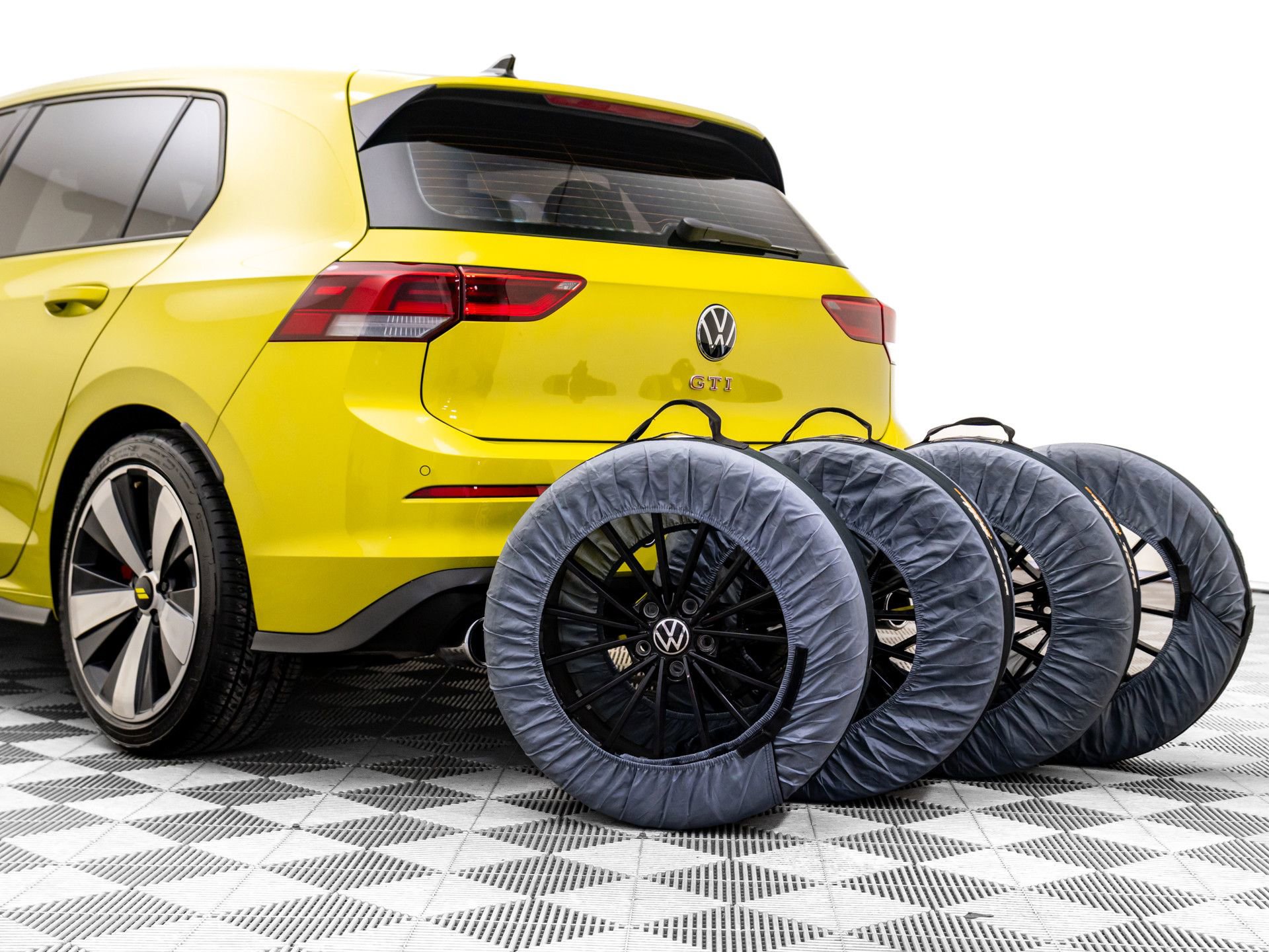 Used 2023 Volkswagen GTI 40th Anniversary Edition image 33