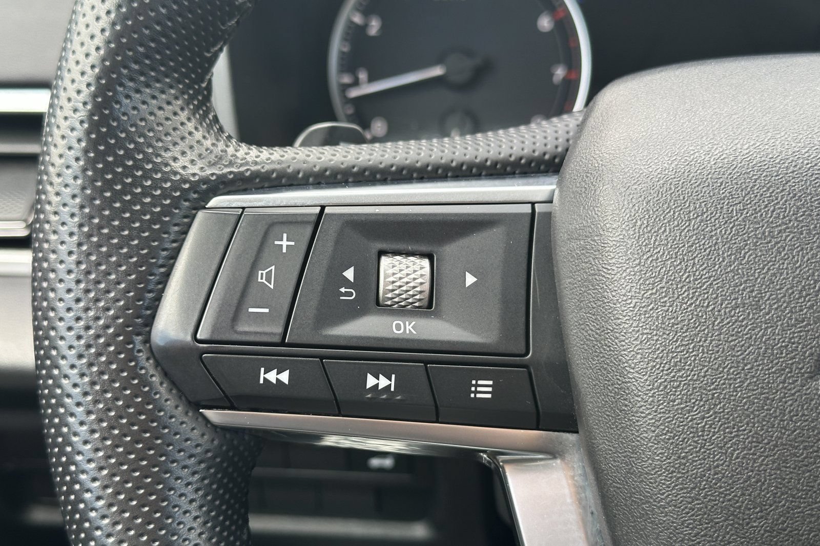 Used 2024 Mitsubishi Outlander AWD image 28