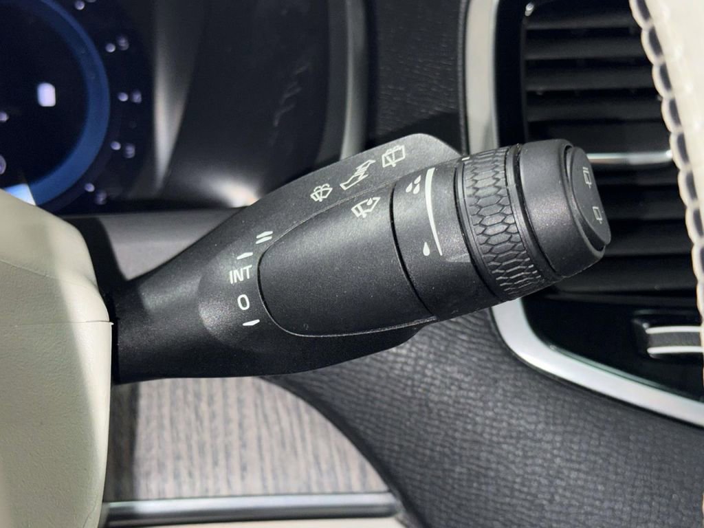 Used 2024 Volvo XC90 B6 Plus image 29