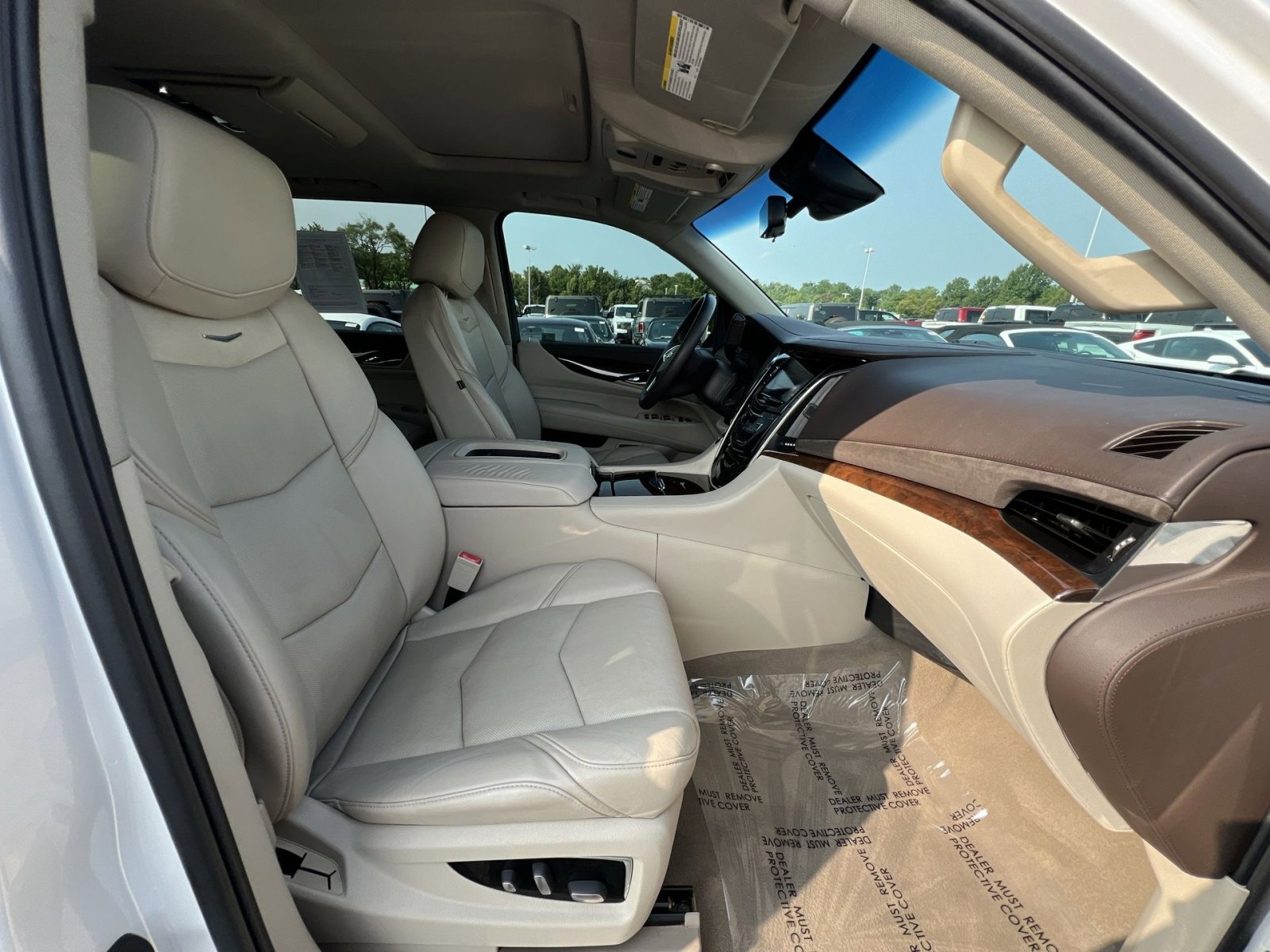 Used 2017 Cadillac Escalade Luxury image 26