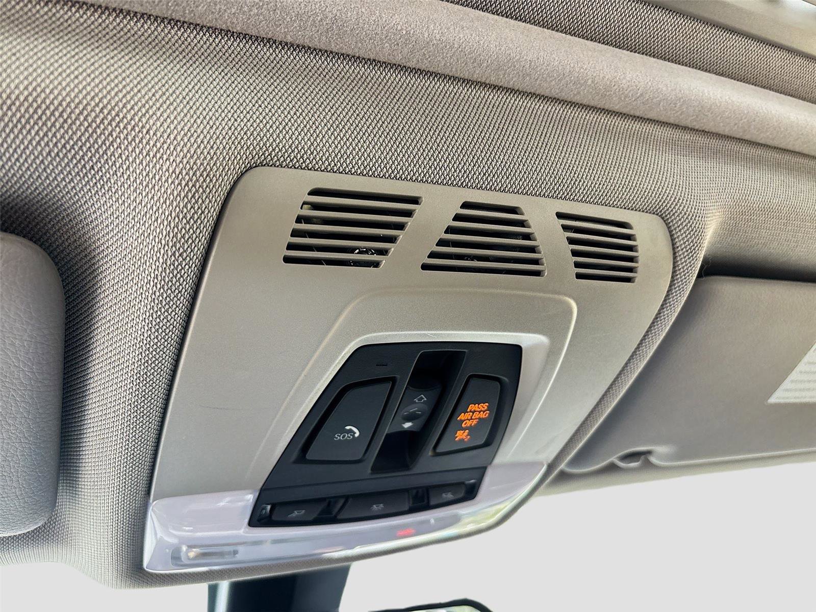 Used 2016 BMW 320i xDrive Sedan image 25