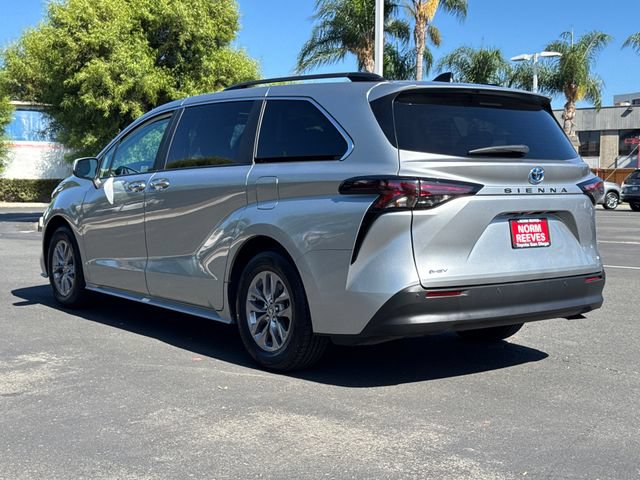 Certified 2025 Toyota Sienna XLE FWD image 11