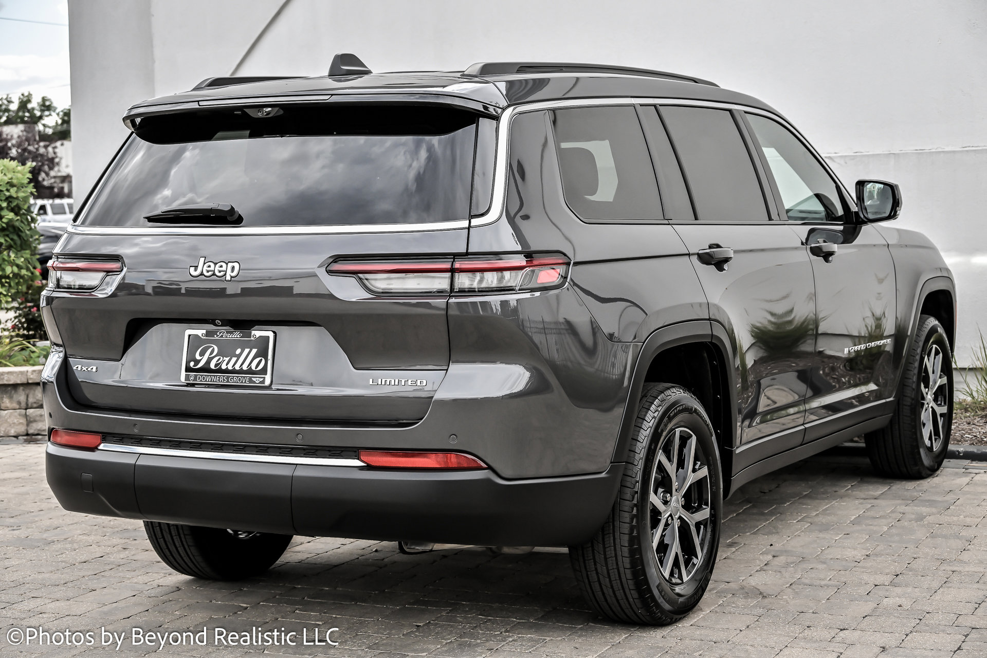 Used 2025 Jeep Grand Cherokee L Limited w/ Luxury Tech Group II image 8